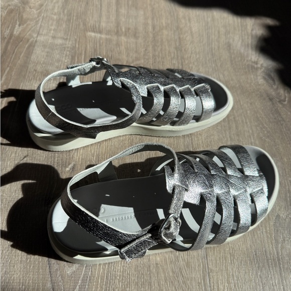 ECCO Silver Strappy Sandals-Size US6 - Picture 3 of 7